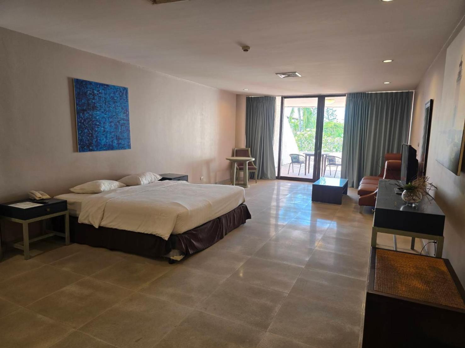Hotel Tropicana Патая Екстериор снимка