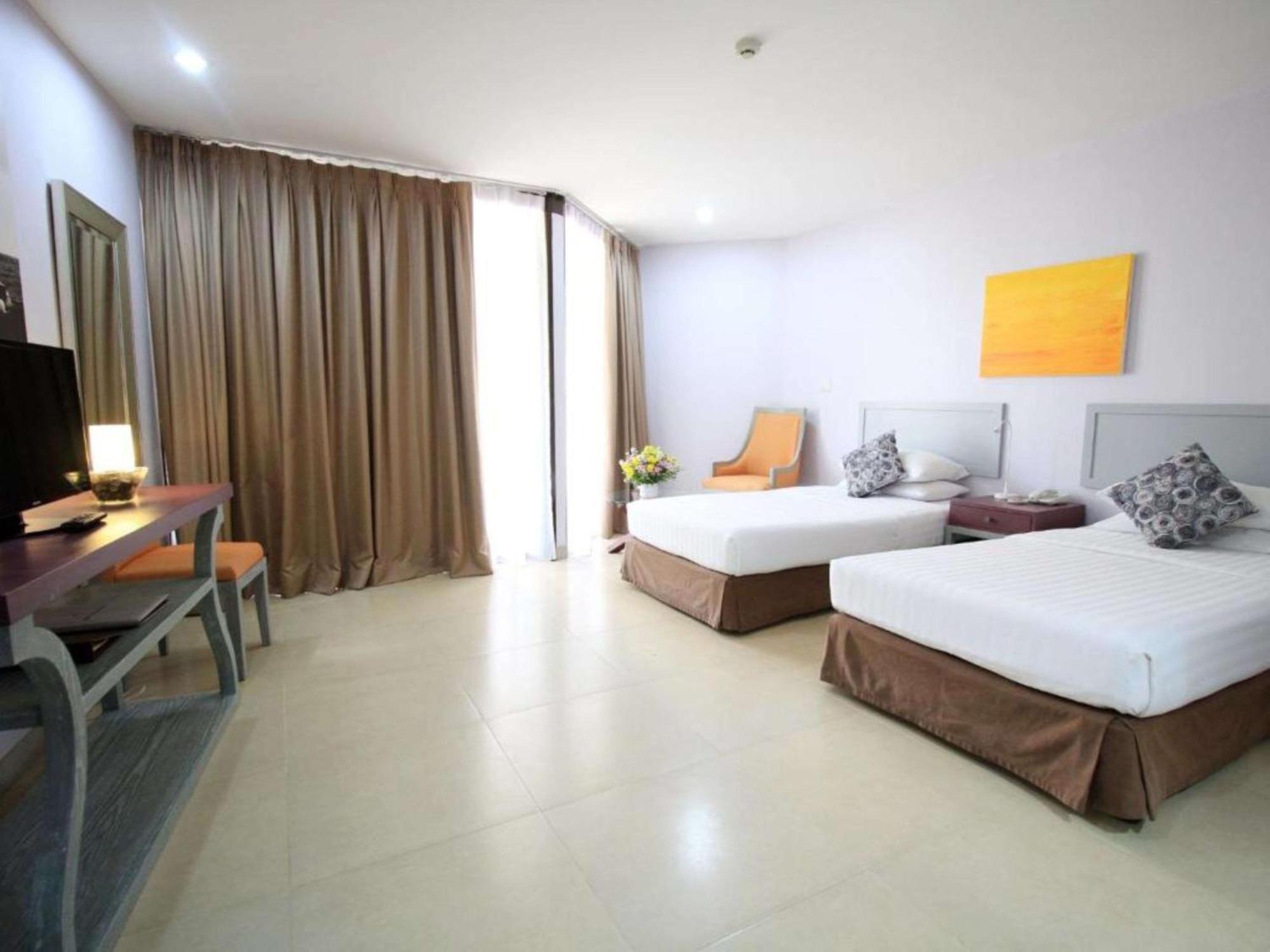 Hotel Tropicana Патая Екстериор снимка