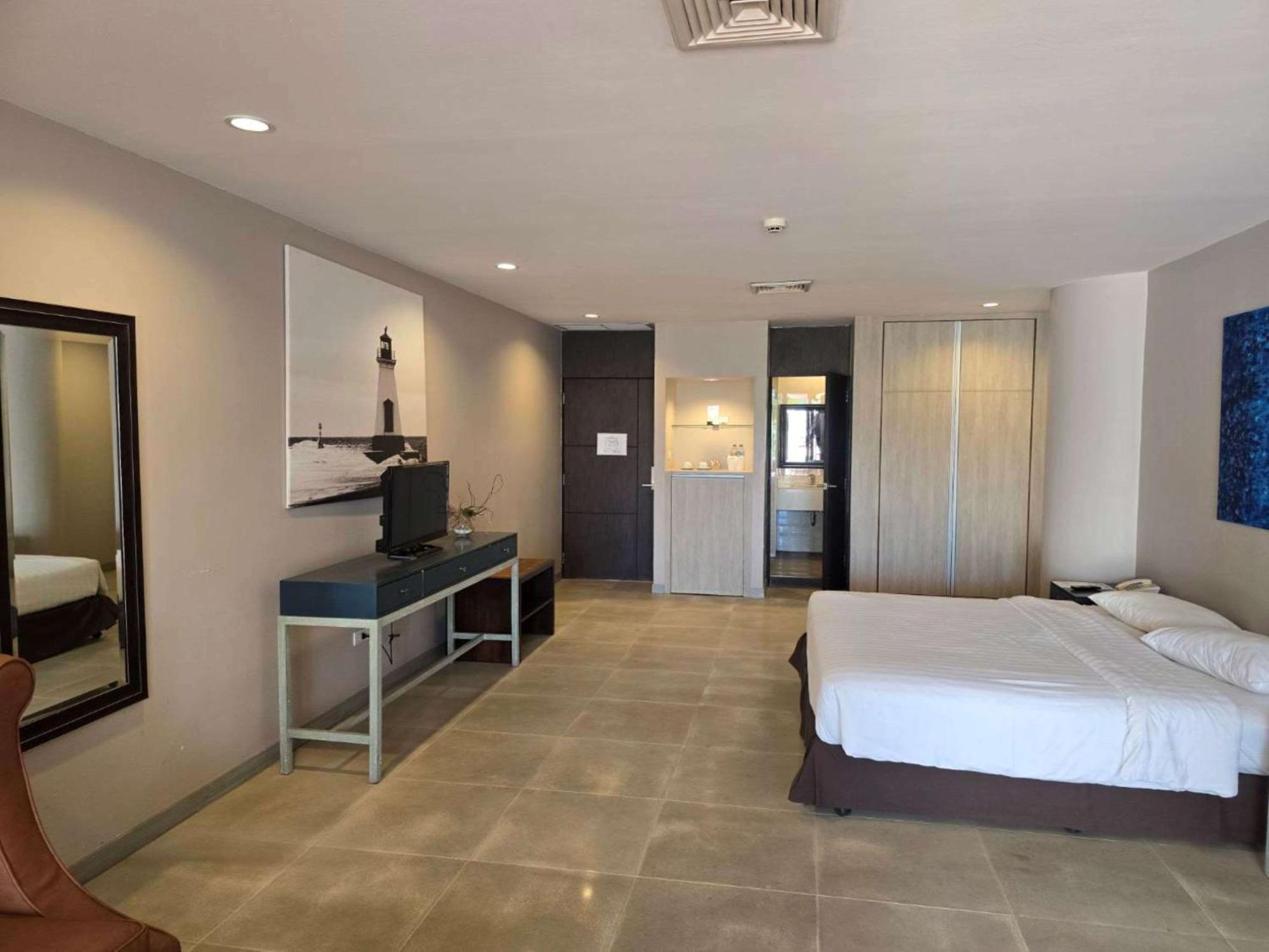 Hotel Tropicana Патая Екстериор снимка